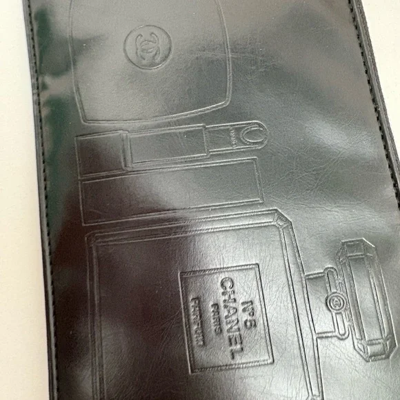 Chanel cosmetic bag - Picture 5 of 8